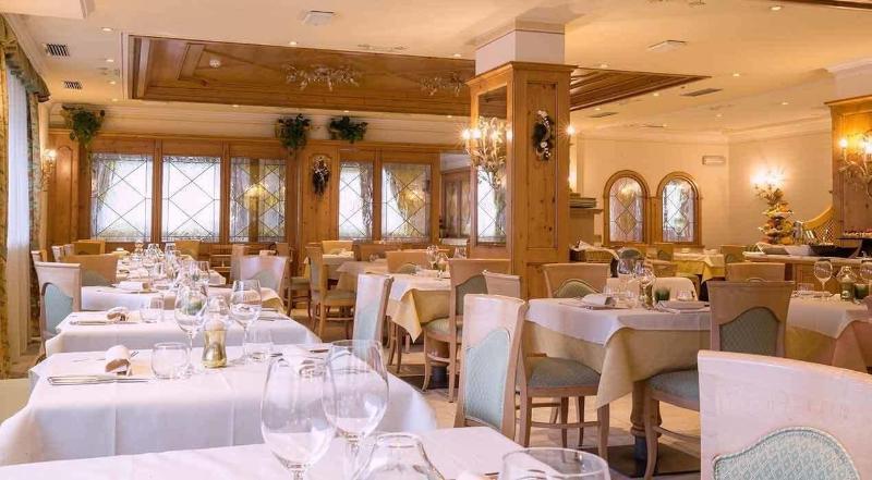 Beverly Alps Hotel & Spa Pinzolo Ngoại thất bức ảnh