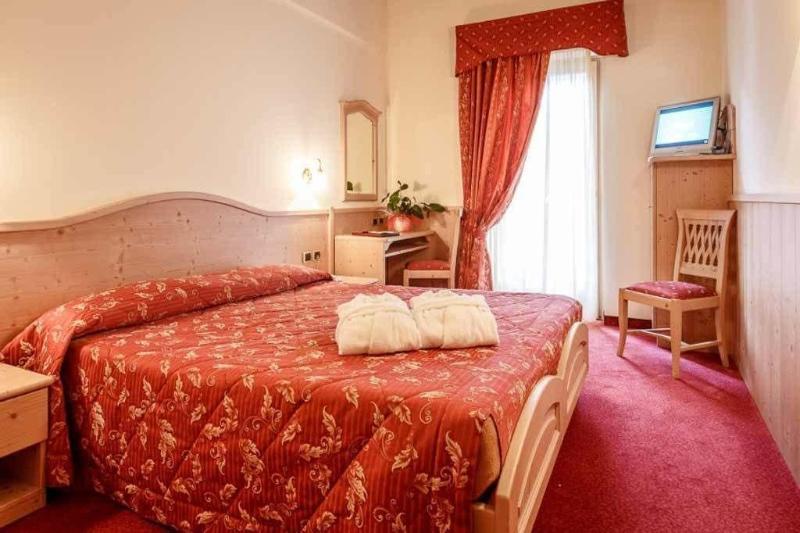 Beverly Alps Hotel & Spa Pinzolo Ngoại thất bức ảnh
