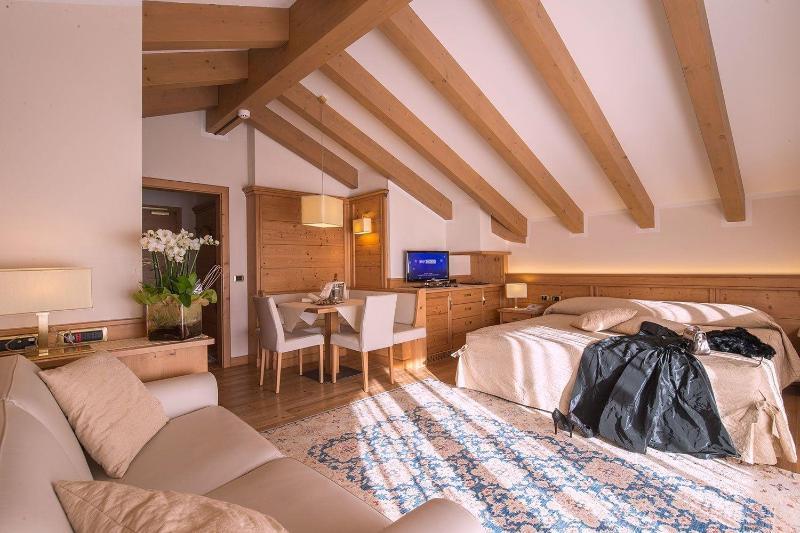 Beverly Alps Hotel & Spa Pinzolo Ngoại thất bức ảnh