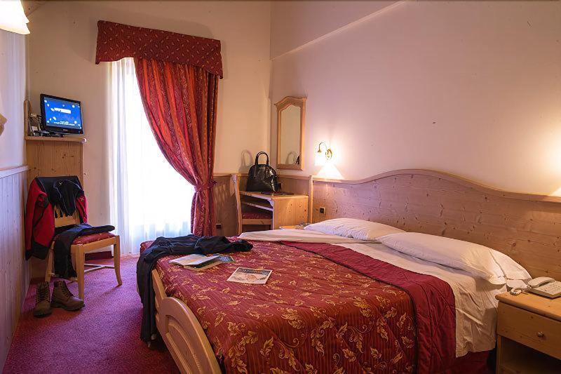 Beverly Alps Hotel & Spa Pinzolo Ngoại thất bức ảnh