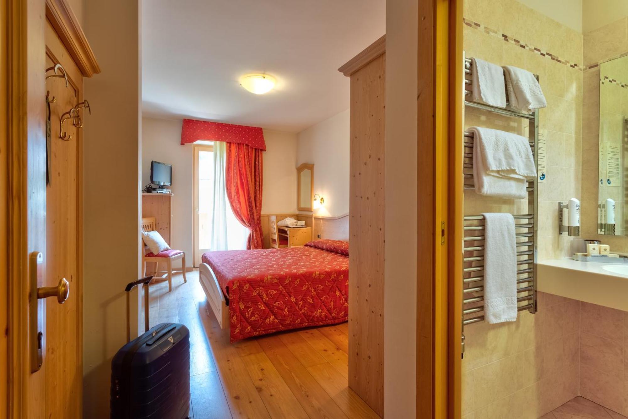 Beverly Alps Hotel & Spa Pinzolo Phòng bức ảnh