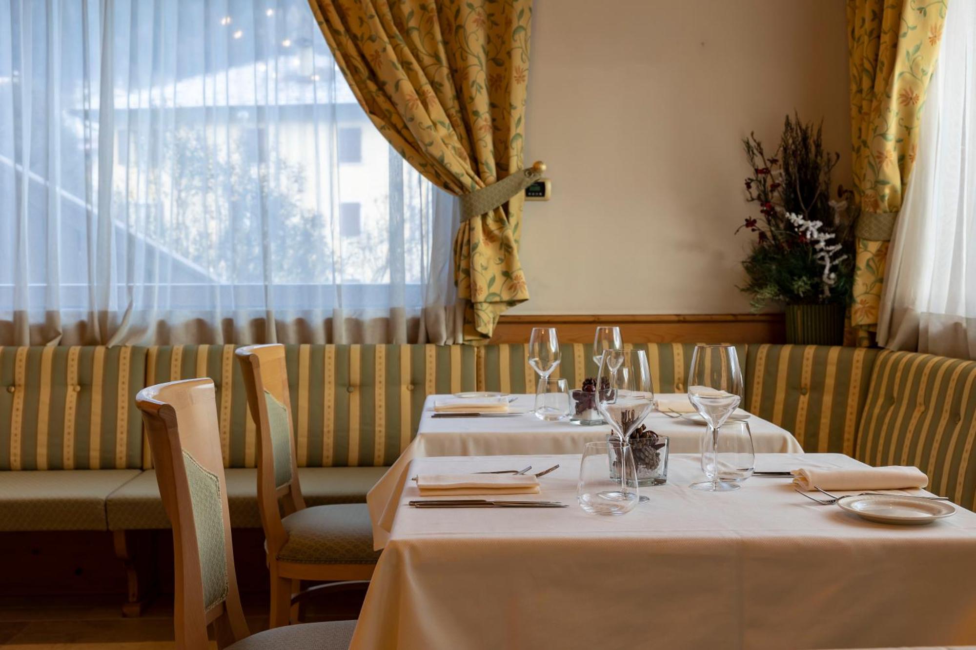 Beverly Alps Hotel & Spa Pinzolo Ngoại thất bức ảnh