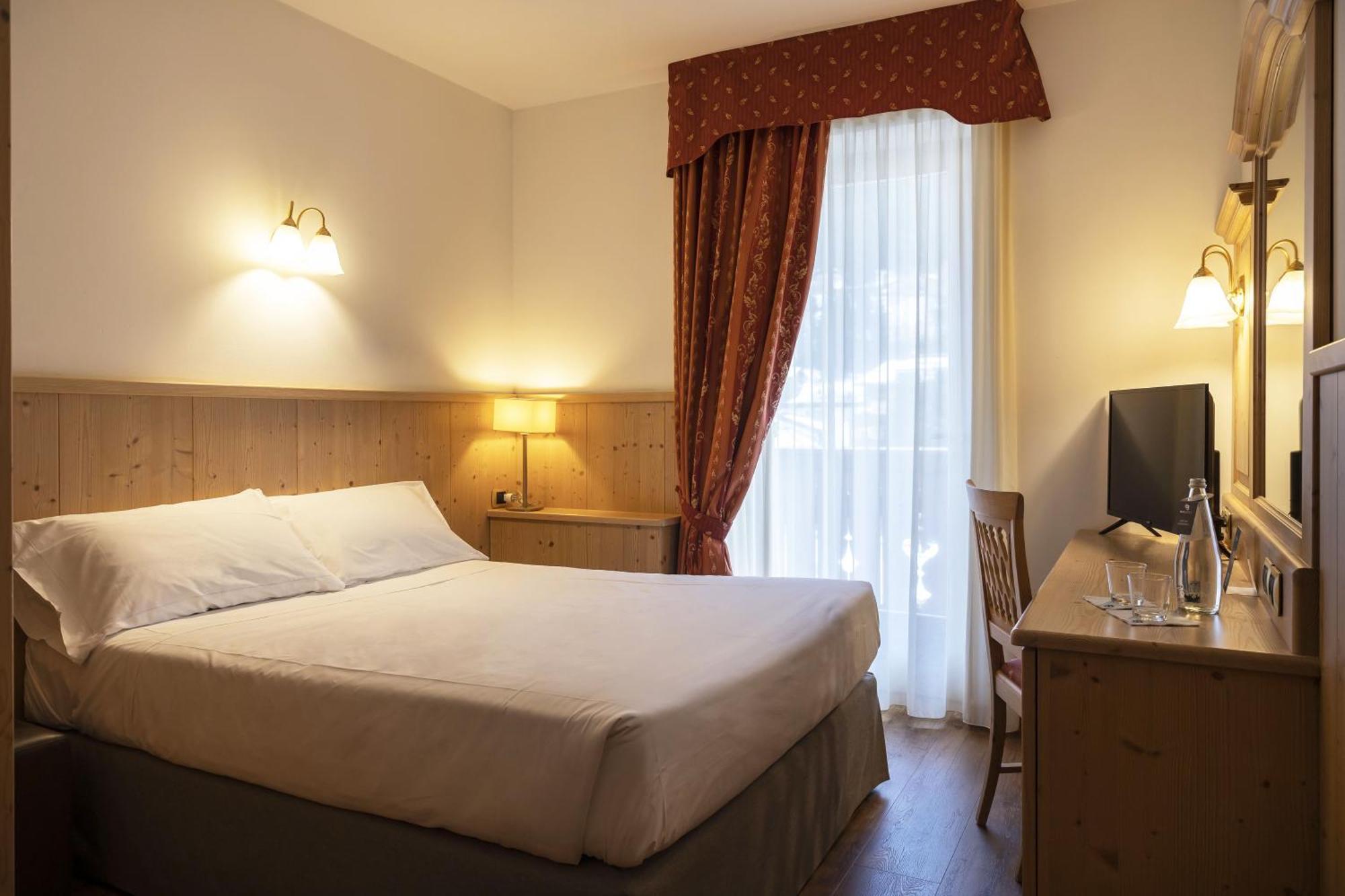Beverly Alps Hotel & Spa Pinzolo Phòng bức ảnh