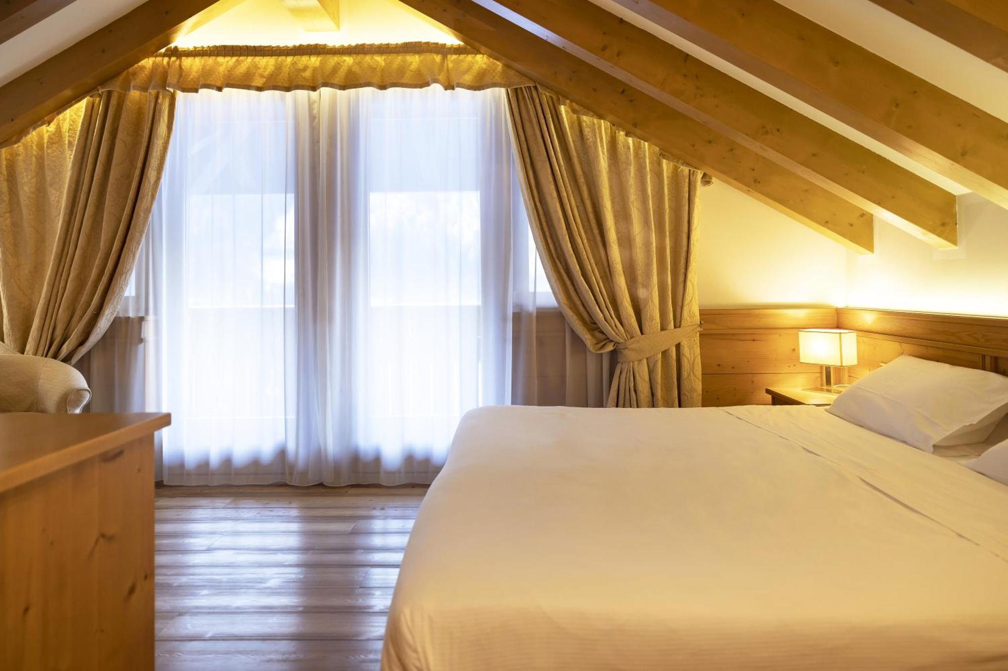Beverly Alps Hotel & Spa Pinzolo Phòng bức ảnh
