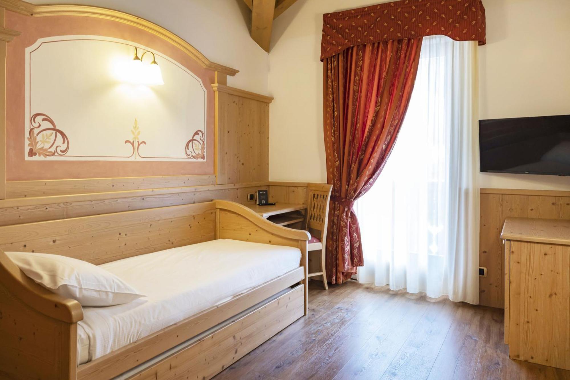 Beverly Alps Hotel & Spa Pinzolo Phòng bức ảnh