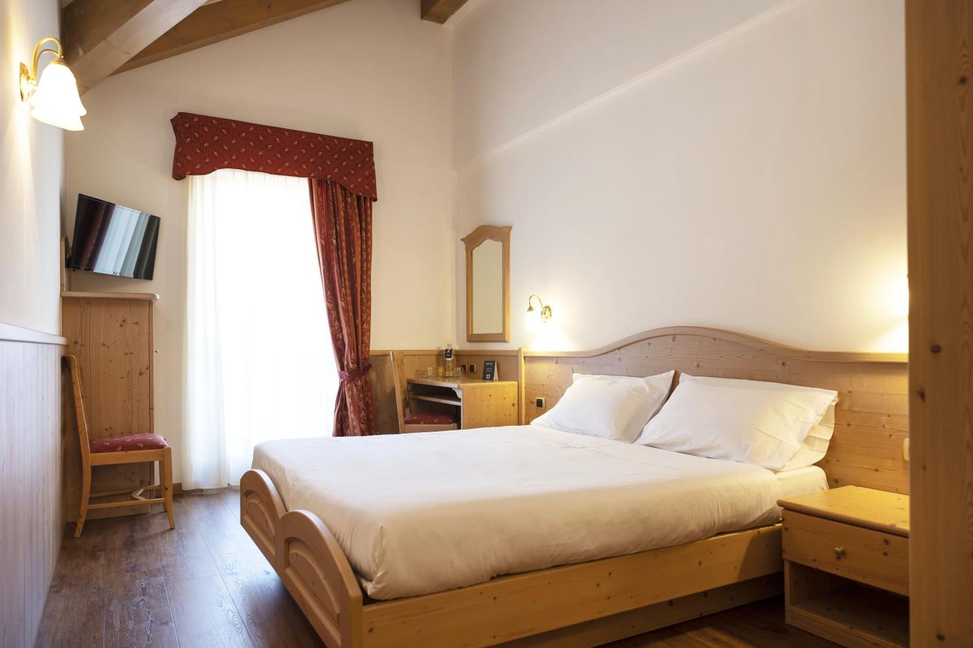 Beverly Alps Hotel & Spa Pinzolo Ngoại thất bức ảnh