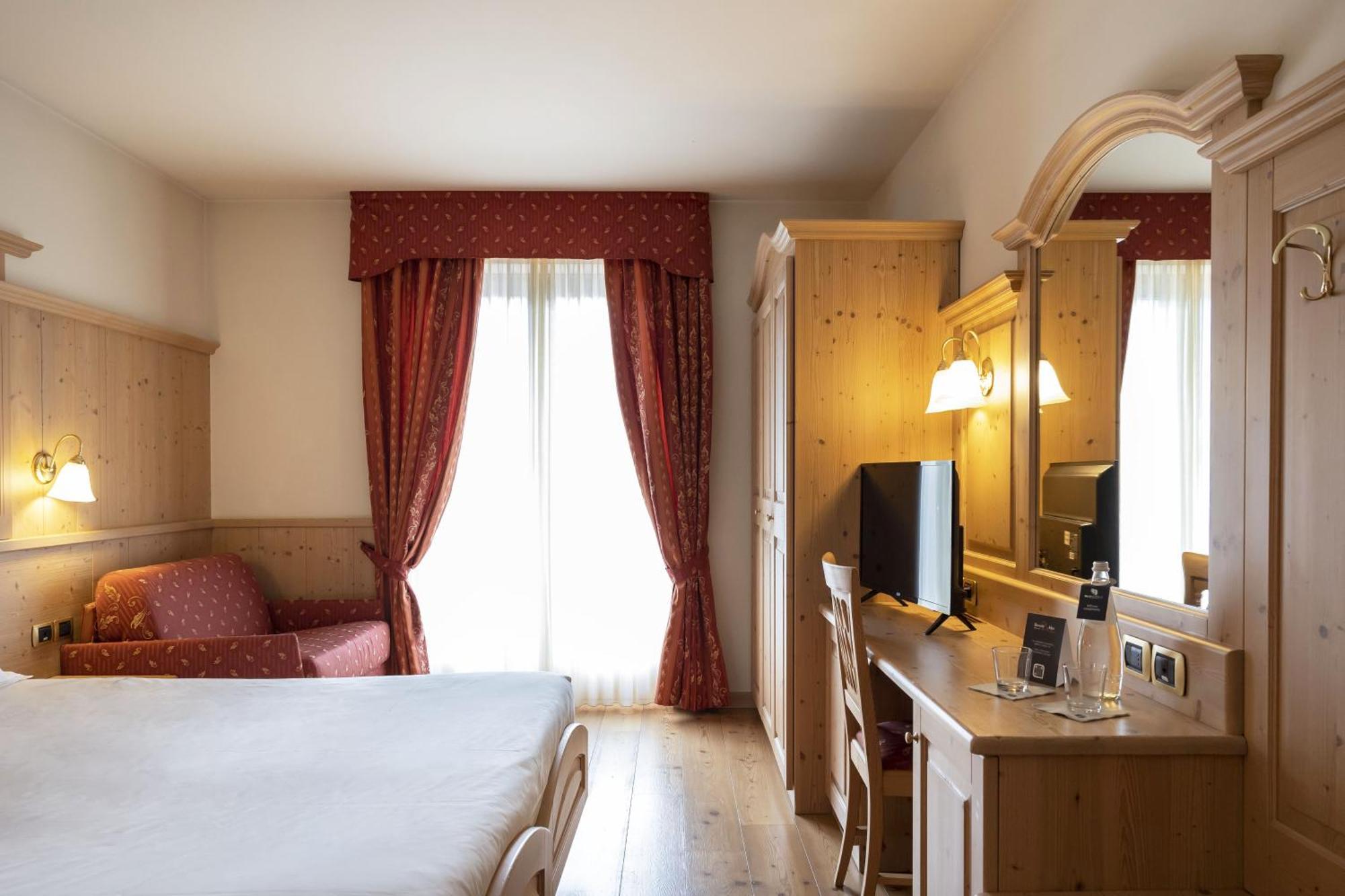 Beverly Alps Hotel & Spa Pinzolo Phòng bức ảnh